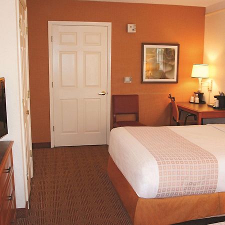 Baymont By Wyndham San Antonio South Park Hotel Bagian luar foto