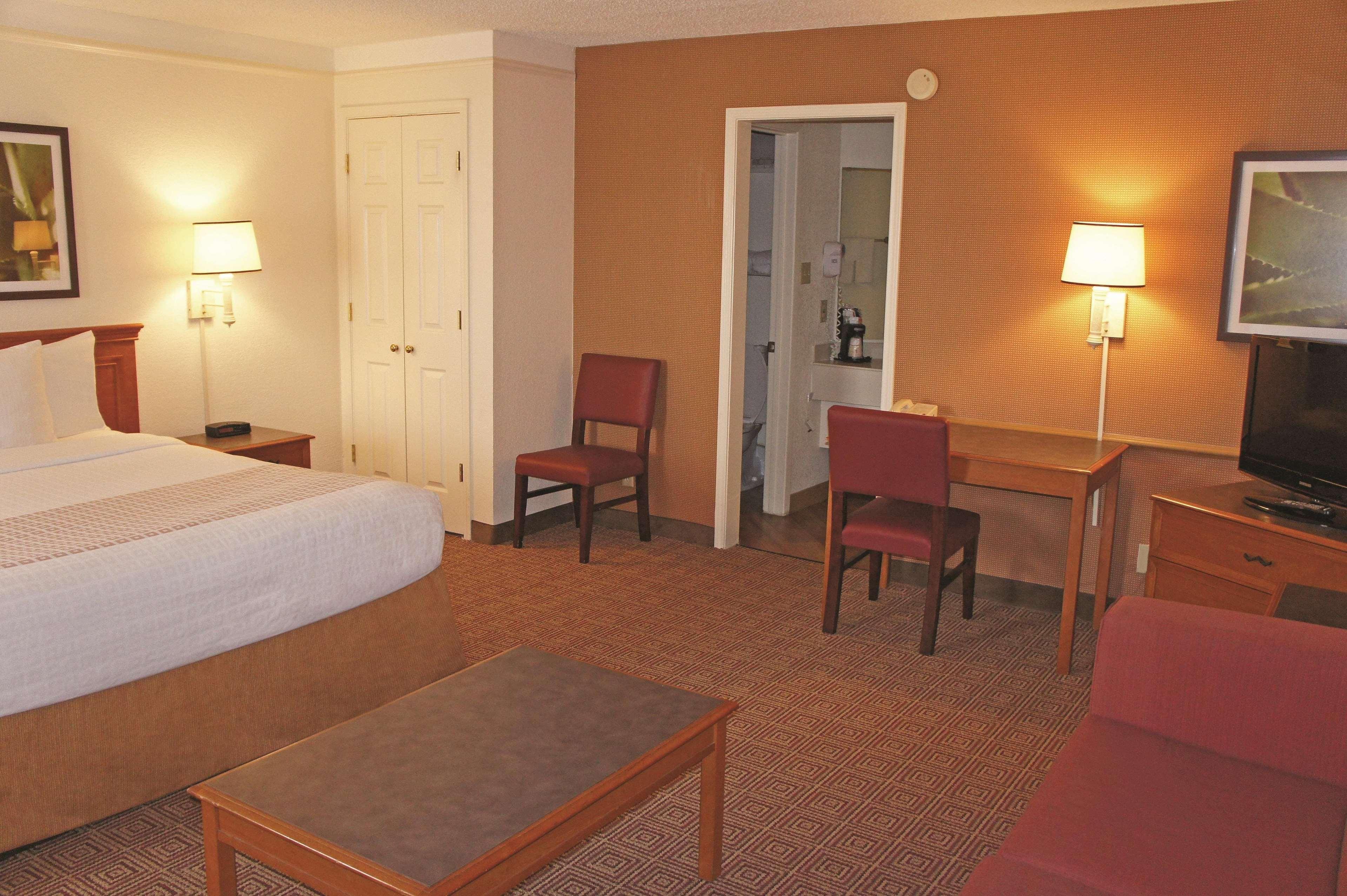 Baymont By Wyndham San Antonio South Park Hotel Bagian luar foto