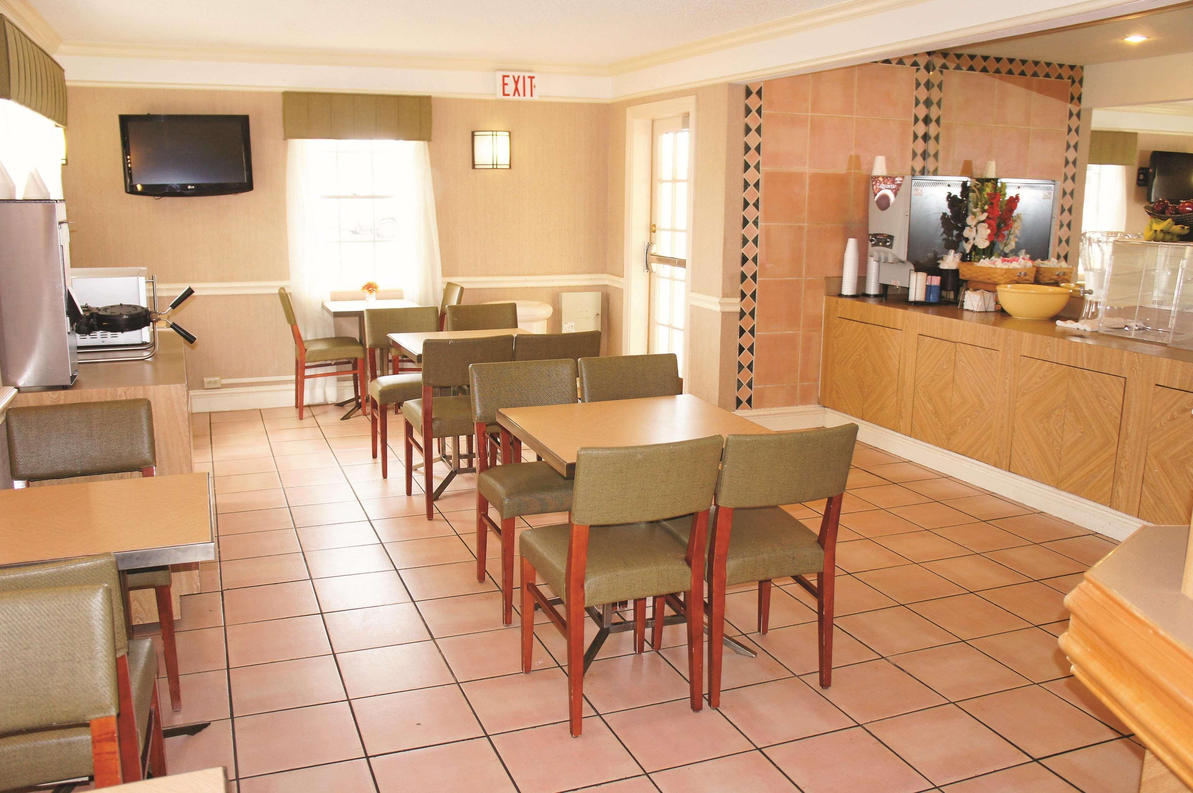Baymont By Wyndham San Antonio South Park Hotel Bagian luar foto