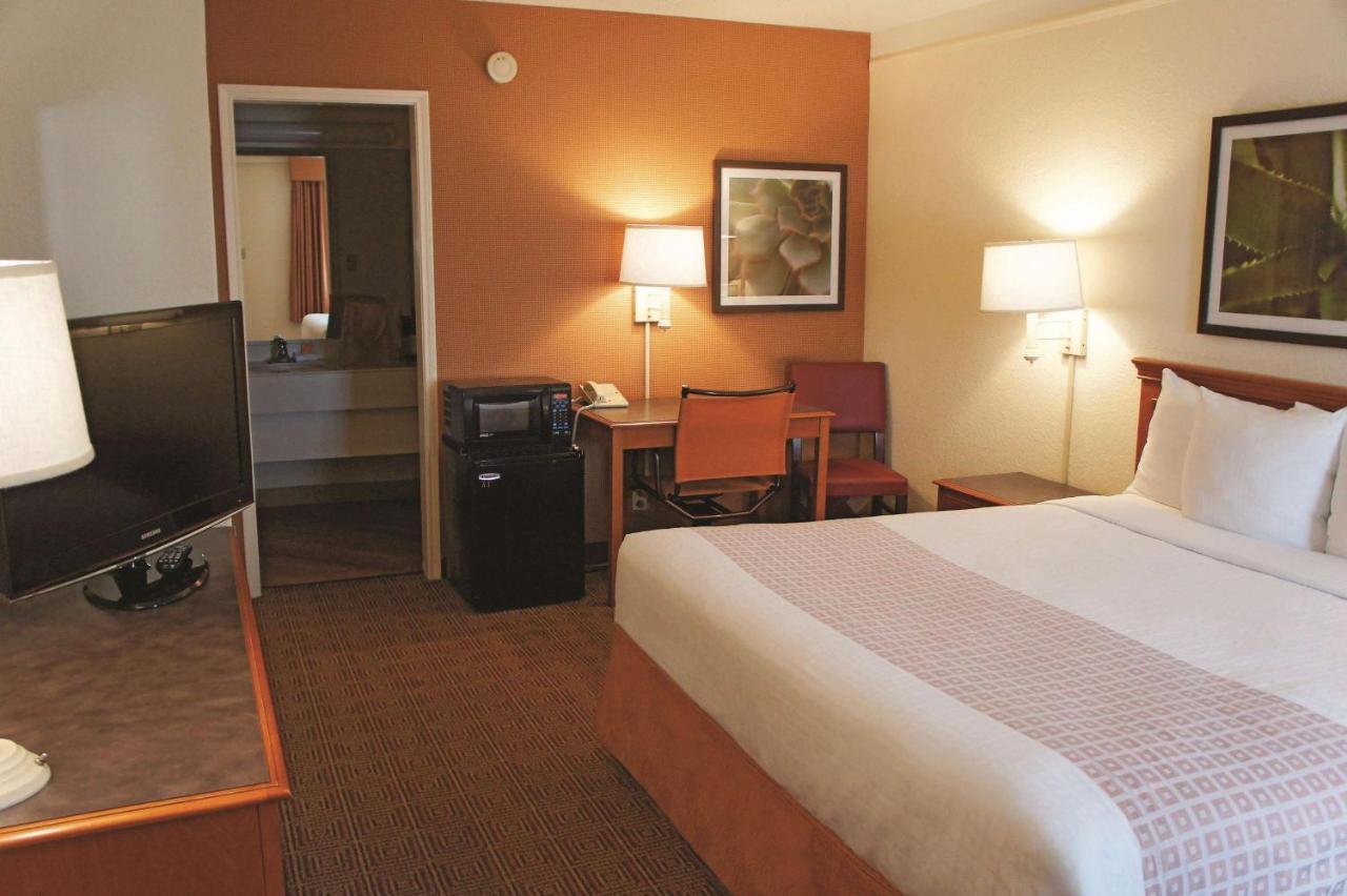 Baymont By Wyndham San Antonio South Park Hotel Bagian luar foto