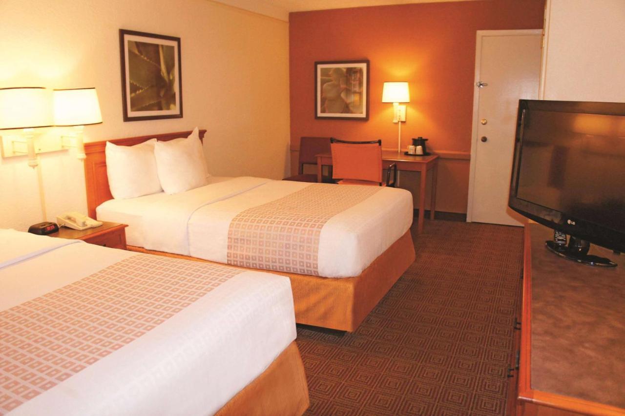 Baymont By Wyndham San Antonio South Park Hotel Bagian luar foto